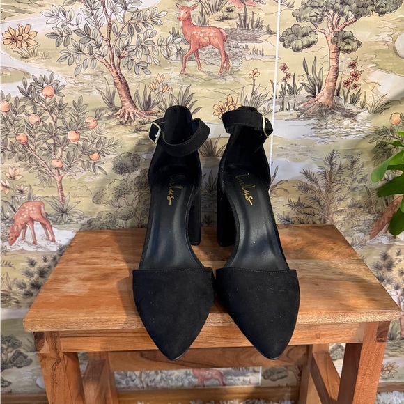 Lulu's Elegant Black Block Heels - Picture 2 of 5